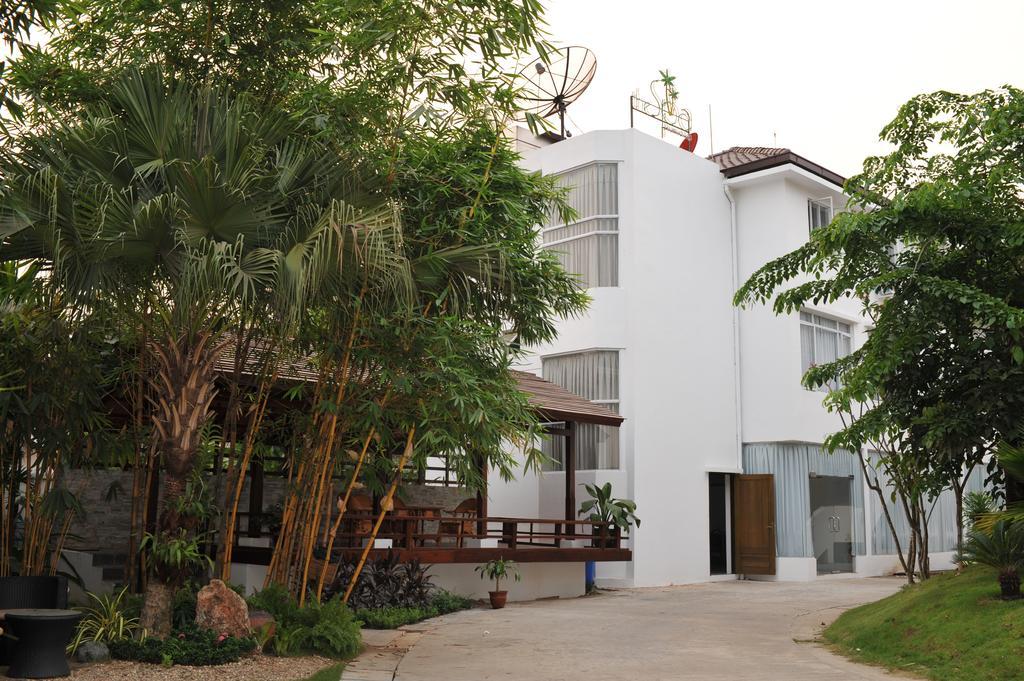 יאנגון Palm Spring Resort מראה חיצוני תמונה