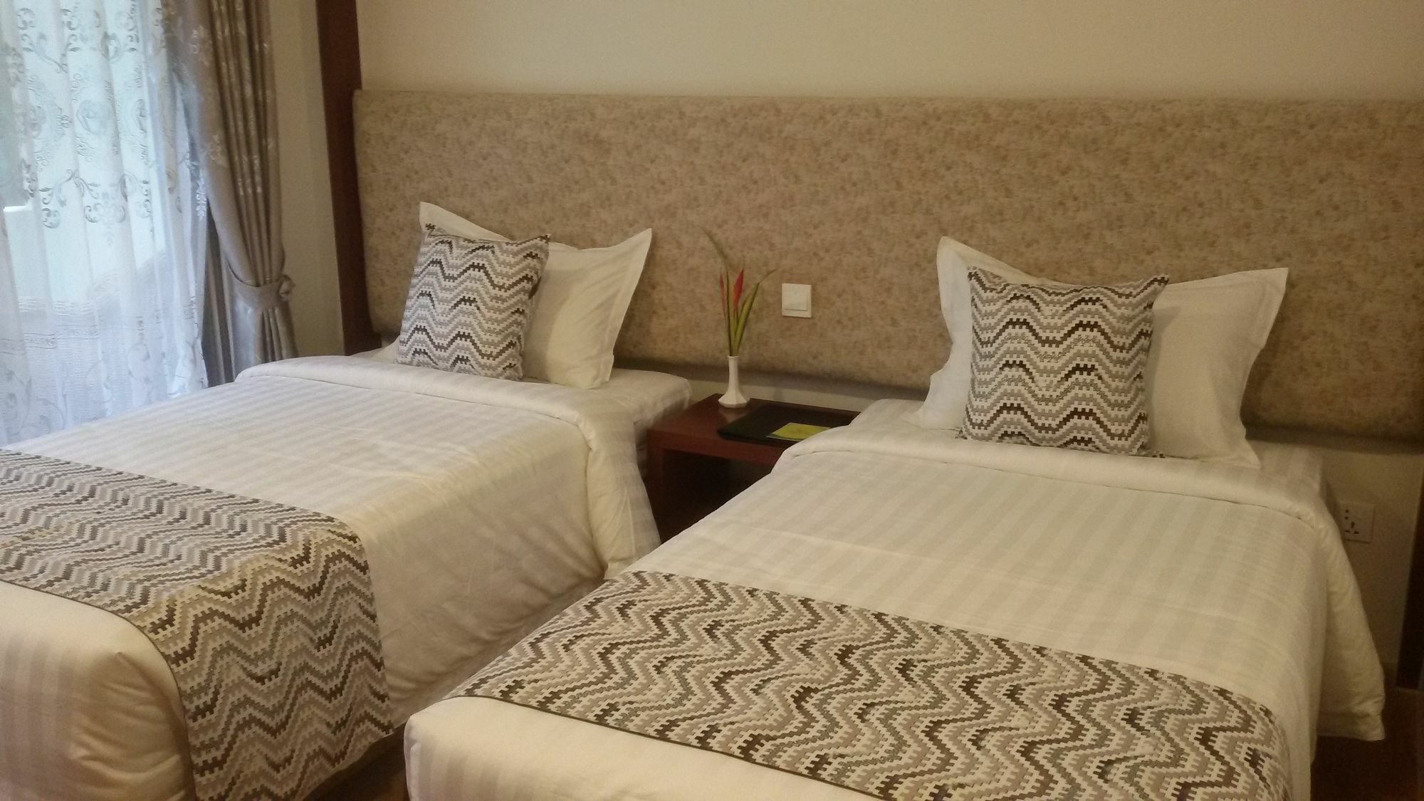 יאנגון Palm Spring Resort מראה חיצוני תמונה
